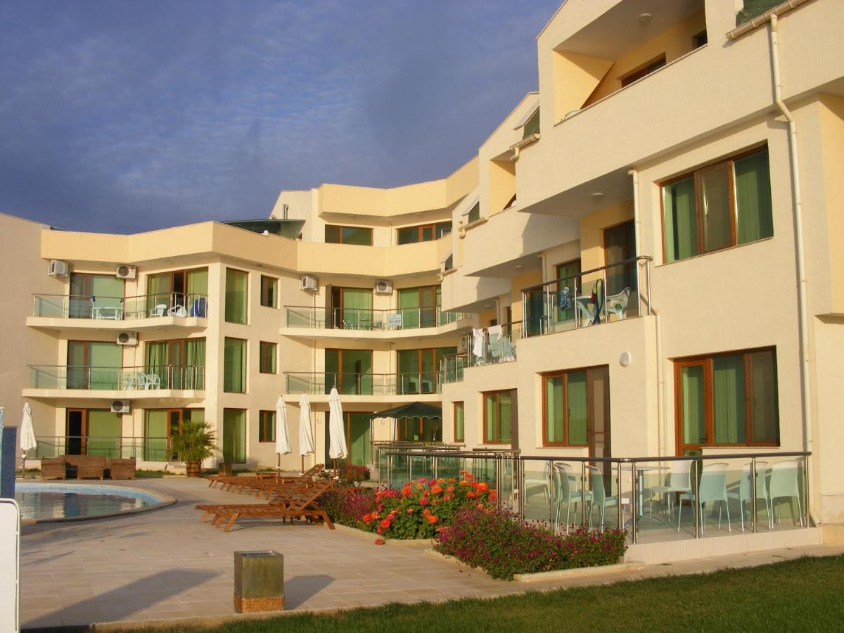 Privat Apartament Golf Coast Kavarna Esterno foto